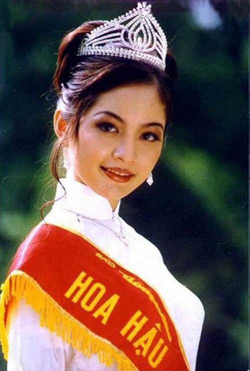 Hình ảnh hoa hậu Việt Nam 1996 lúc đăng quang